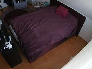 voyeurcam-julmodels-whitebed-2