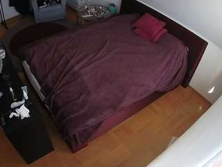voyeurcam-julmodels-whitebed-2 webcam