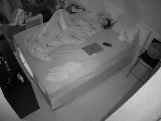 voyeurcam-julmodels-whitebed-2 webcam