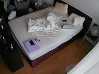 voyeurcam-julmodels-whitebed-2 webcam