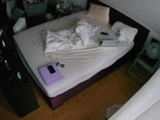 voyeurcam-julmodels-whitebed-2 webcam
