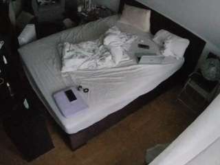 voyeurcam-julmodels-whitebed-2 webcam