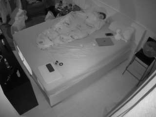 voyeurcam-julmodels-whitebed-2 webcam