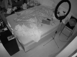 voyeurcam-julmodels-whitebed-2