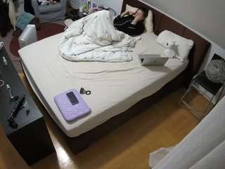 voyeurcam-julmodels-whitebed-2 webcam