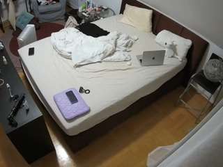 voyeurcam-julmodels-whitebed-2 webcam