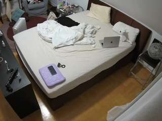 voyeurcam-julmodels-whitebed-2 webcam