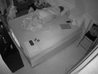voyeurcam-julmodels-whitebed-2