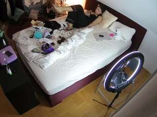 voyeurcam-julmodels-whitebed-2 webcam
