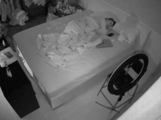 voyeurcam-julmodels-whitebed-2