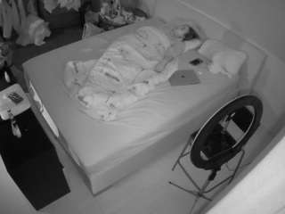 voyeurcam-julmodels-whitebed-2 camsoda