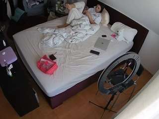 voyeurcam-julmodels-whitebed-2 webcam