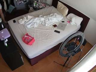 voyeurcam-julmodels-whitebed-2 webcam