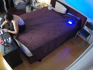 voyeurcam-julmodels-whitebed-2 webcam