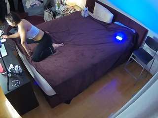 voyeurcam-julmodels-whitebed-2's CamSoda show and profile