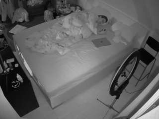 voyeurcam-julmodels-whitebed-2 webcam model