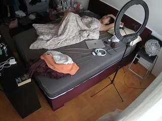 voyeurcam-julmodels-whitebed-2 camsoda