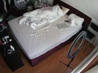 voyeurcam-julmodels-whitebed-2 webcam