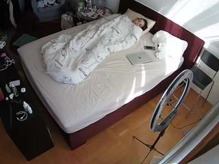 voyeurcam-julmodels-whitebed-2 webcam