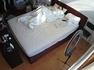 voyeurcam-julmodels-whitebed-2 webcam