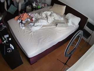 voyeurcam-julmodels-whitebed-2 webcam