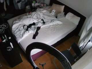 voyeurcam-julmodels-whitebed-2 webcam