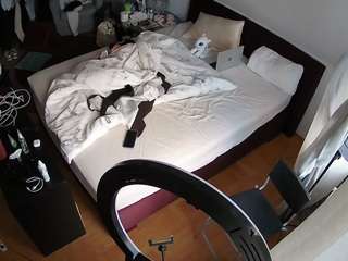 voyeurcam-julmodels-whitebed-2 webcam