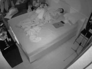 voyeurcam-julmodels-whitebed-2 webcam