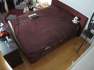 voyeurcam-julmodels-whitebed-2 webcam