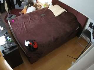 voyeurcam-julmodels-whitebed-2 webcam