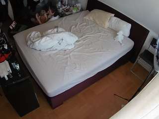 voyeurcam-julmodels-whitebed-2