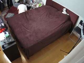 voyeurcam-julmodels-whitebed-2 webcam