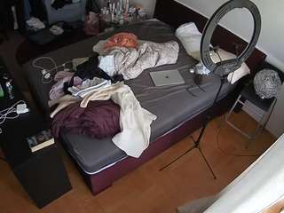 voyeurcam-julmodels-whitebed-2