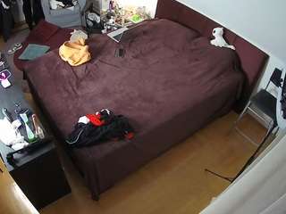 voyeurcam-julmodels-whitebed-2 webcam