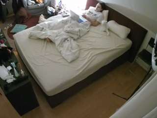 voyeurcam-julmodels-whitebed-2 webcam