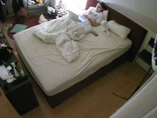voyeurcam-julmodels-whitebed-2 webcam