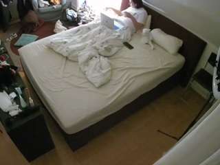voyeurcam-julmodels-whitebed-2 webcam
