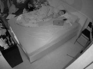 voyeurcam-julmodels-whitebed-2 webcam