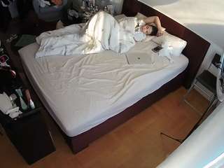 voyeurcam-julmodels-whitebed-2 camsoda