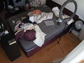 voyeurcam-julmodels-whitebed-2's CamSoda show and profile