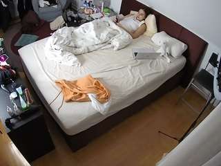 voyeurcam-julmodels-whitebed-2