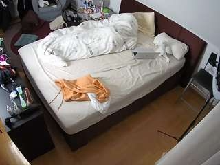 voyeurcam-julmodels-whitebed-2 webcam