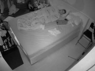 voyeurcam-julmodels-whitebed-2 webcam