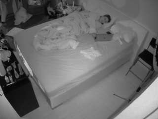 voyeurcam-julmodels-whitebed-2