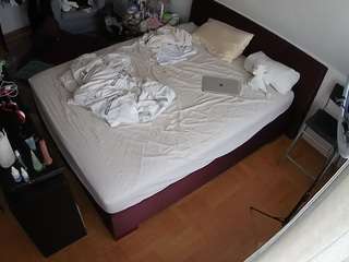 voyeurcam-julmodels-whitebed-2
