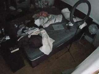 voyeurcam-julmodels-whitebed-2