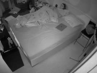 voyeurcam-julmodels-whitebed-2 webcam
