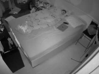 voyeurcam-julmodels-whitebed-2 webcam