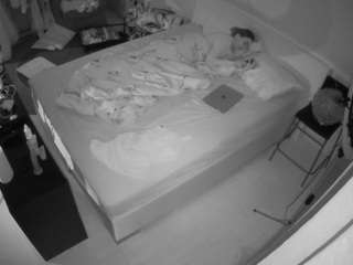 voyeurcam-julmodels-whitebed-2 webcam