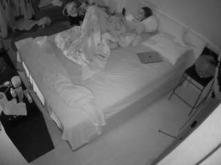 voyeurcam-julmodels-whitebed-2